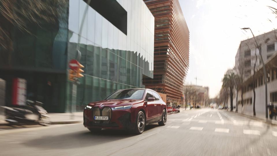 LA TOUTE PREMIÈRE BMW iX : PIONNIER D’UNE NOUVELLE ÈRE.